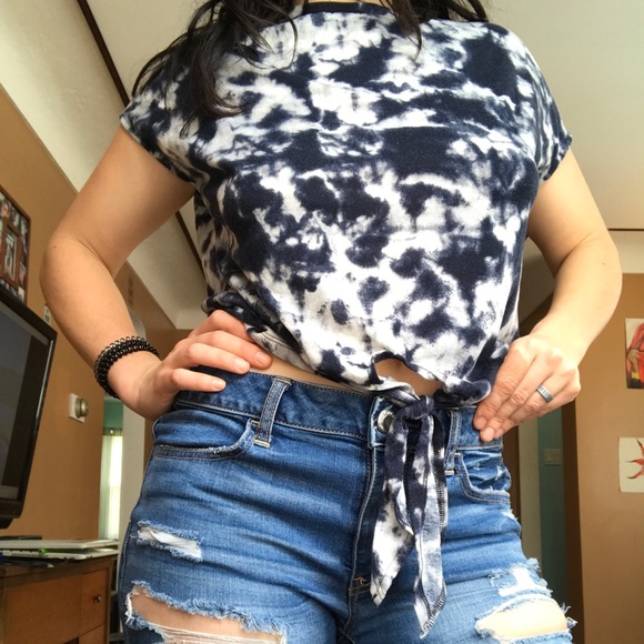Black and white tie-dye crop style tee - Picture 3 of 10